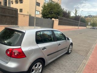 Volkswagen Golf 2004 tel 666217952