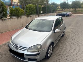 Volkswagen Golf 2004 tel 666217952