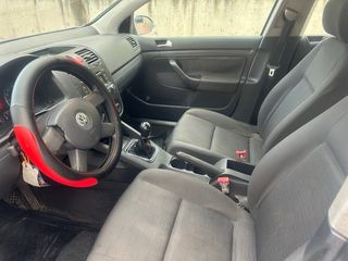 Volkswagen Golf 2004 tel 666217952