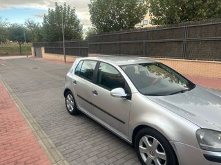 Volkswagen Golf 2004 tel 666217952
