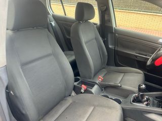 Volkswagen Golf 2004 tel 666217952