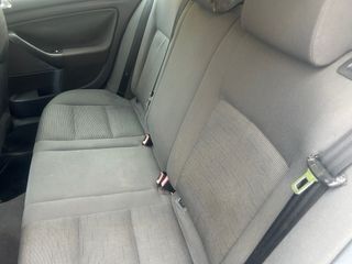 Volkswagen Golf 2004 tel 666217952