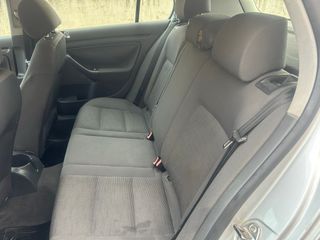 Volkswagen Golf 2004 tel 666217952