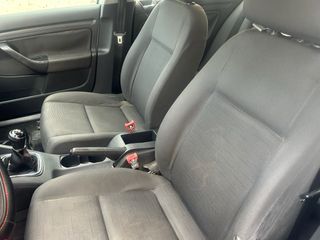 Volkswagen Golf 2004 tel 666217952