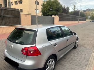 Volkswagen Golf 2004 tel 666217952