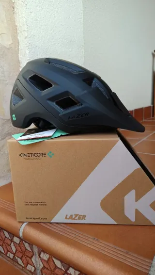 Casco de MTB Lazer Coyote Kineticore Nuevo