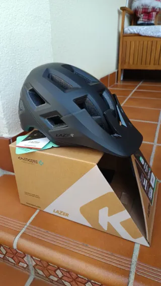 Casco de MTB Lazer Coyote Kineticore Nuevo