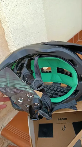 Casco de MTB Lazer Coyote Kineticore Nuevo