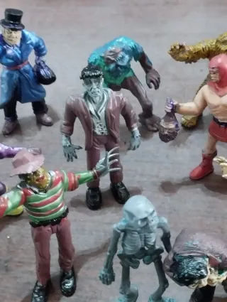 Colección completa Super Monstruos 24 Figuras