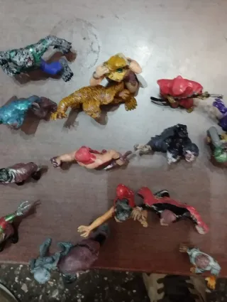 Colección completa Super Monstruos 24 Figuras