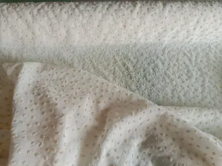 Tejido crep con perlitas