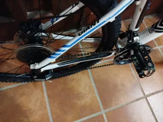 Bicicleta BTT GIANT ALUXX 6000 series