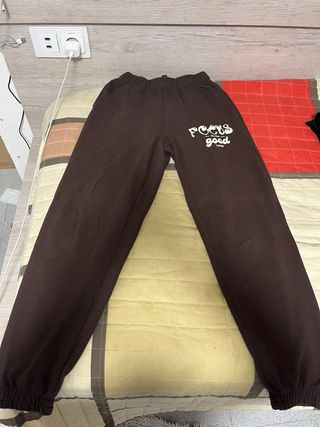 Chandal bershka mujer, talla xs , con estampado.
