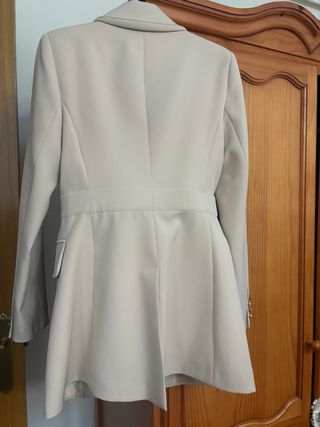 Chaqueta beige cinturon