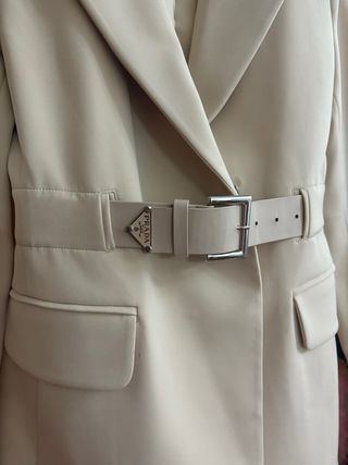 Chaqueta beige cinturon