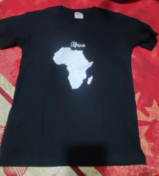 Maglietta nera Africa taglia 10