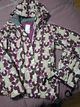 Cazadora de esquí con estampado. Marca Roxy