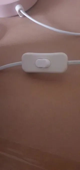 Lámpara de escritorio rosa con forma de gato