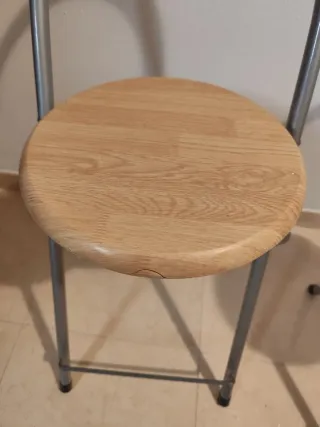 Dos taburetes altos cocina madera y metal