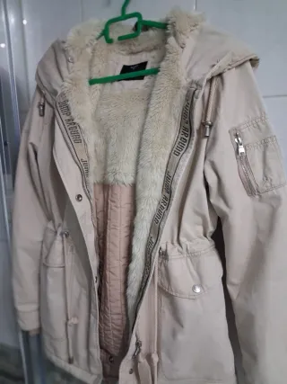 Parka Bershka beige mujer