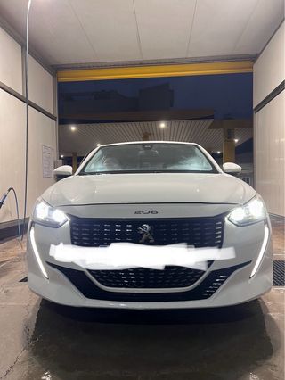 Peugeot 208 2021