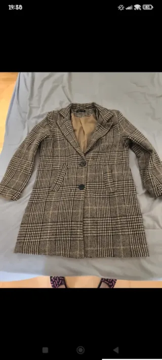 Abrigo cuadros beige y marrón