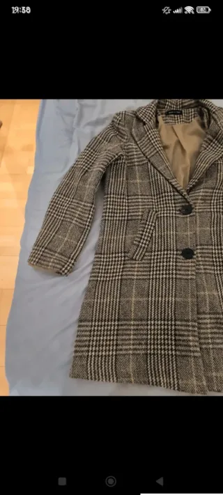 Abrigo cuadros beige y marrón