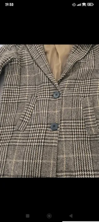 Abrigo cuadros beige y marrón