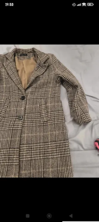 Abrigo cuadros beige y marrón