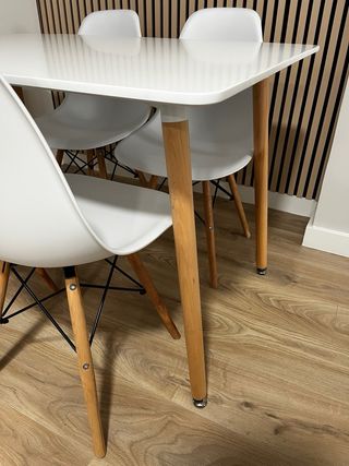 Conjunto de comedor Orion, mesa y 4 sillas blancas