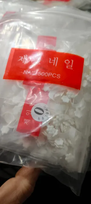 Uñas postizas blancas para manicura