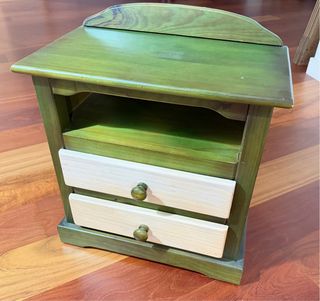 Mesita de noche rústica de pino