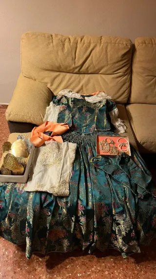 Traje de Fallera Verde y Dorado