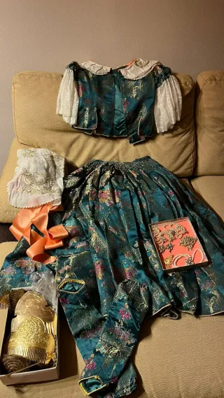 Traje de Fallera Verde y Dorado