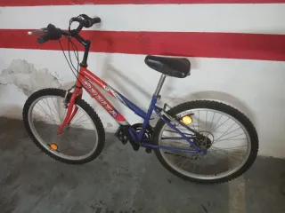 Bicicleta mediana montaña