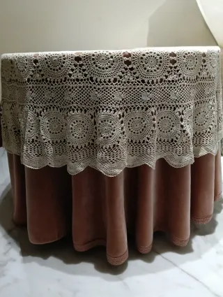 Mantel redondo crochet beige