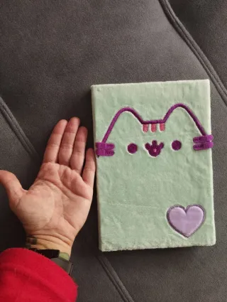 Cuaderno Peluche Pusheen Corazón Lila