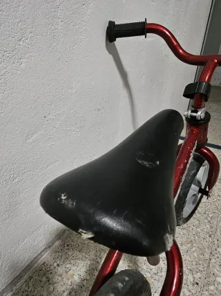 Bicicleta sin pedales Chicco Roja