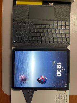 iPad Air 4 + Funda Teclado Logitech Combo Touch