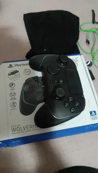 Controller Razer Wolverine per PS5 e PC
