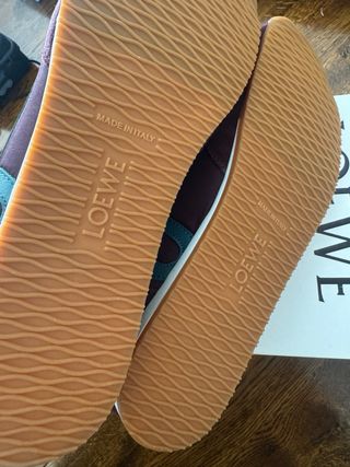 Sneakers loewe talla 41 en color granate
