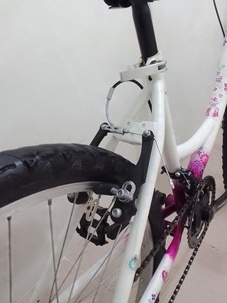 Bicicleta paseo niña  Blanca y Morada24 pulgadas