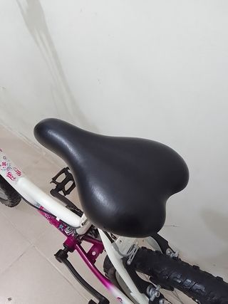 Bicicleta paseo niña  Blanca y Morada24 pulgadas