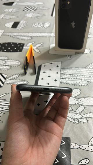 iPhone 11 84% Batería 64GB