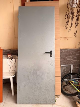 Puerta galvanizada