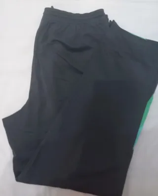 Pantaloni tuta Fila blu marino con bande verdi