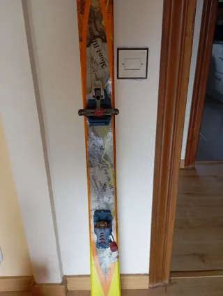 Equipo de esquí de montaña .Botas de esquí Scarpa