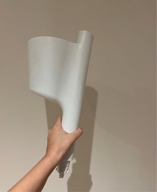 Jardín vertical con riego automático sin usar.