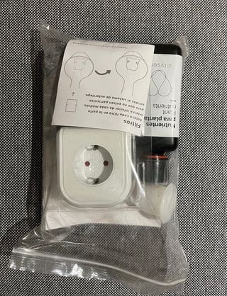 Jardín vertical con riego automático sin usar.