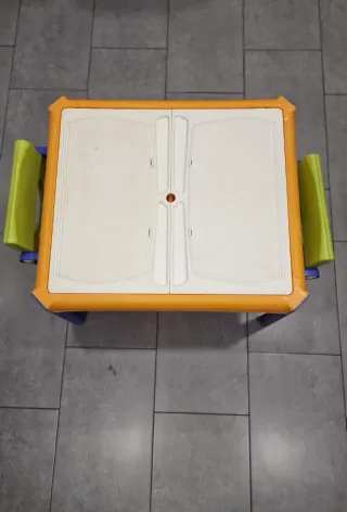 Mesa y 2 Sillas Infantiles Plástico